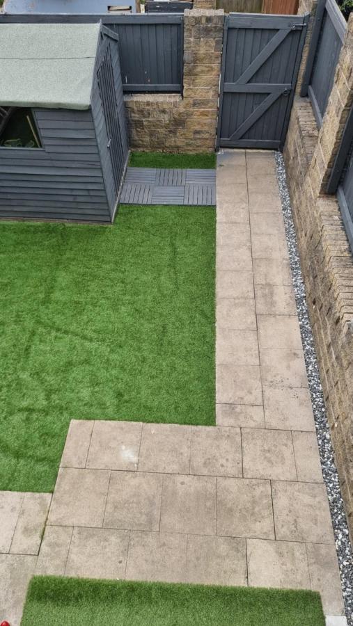 Clariturf: Canal-Side Retreat with Sky & Netflix Burnley Exterior photo